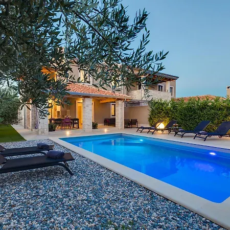 Flora Vabriga Villa *