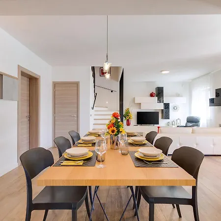 Villa Flora Vabriga