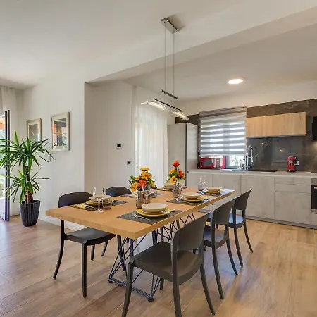 Villa Flora Vabriga *