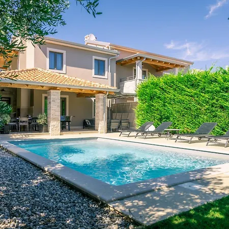 Flora Vabriga Vila *