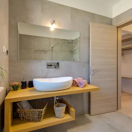 Flora Vabriga Тар