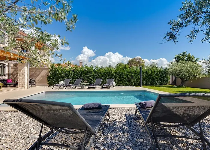 Flora Vabriga Vila *